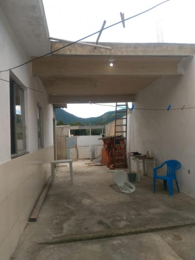 Casa à venda com 2 quartos, 120m² - Foto 2