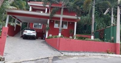 Casa de Condomínio à venda com 3 quartos, 300m² - Foto 1