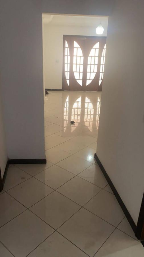 Casa de Condomínio à venda com 4 quartos, 250m² - Foto 3