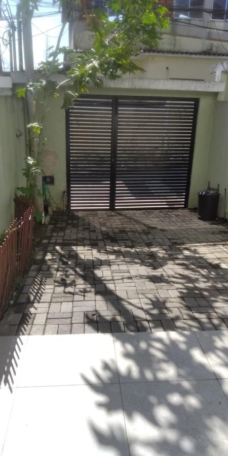 Casa para alugar com 3 quartos, 107m² - Foto 1