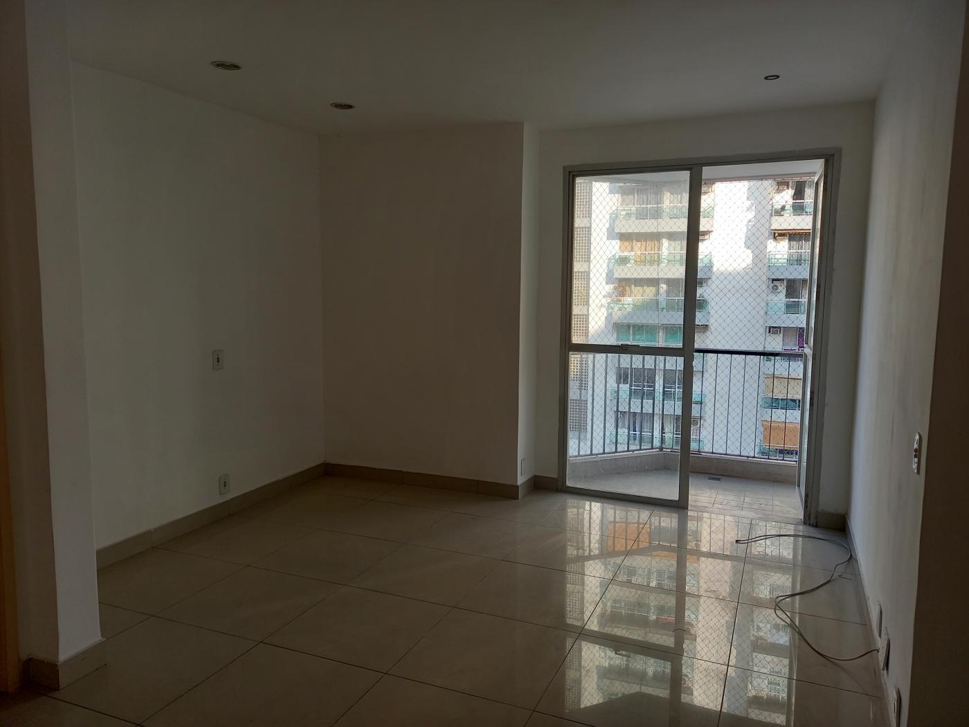 Apartamento à venda com 2 quartos, 68m² - Foto 3