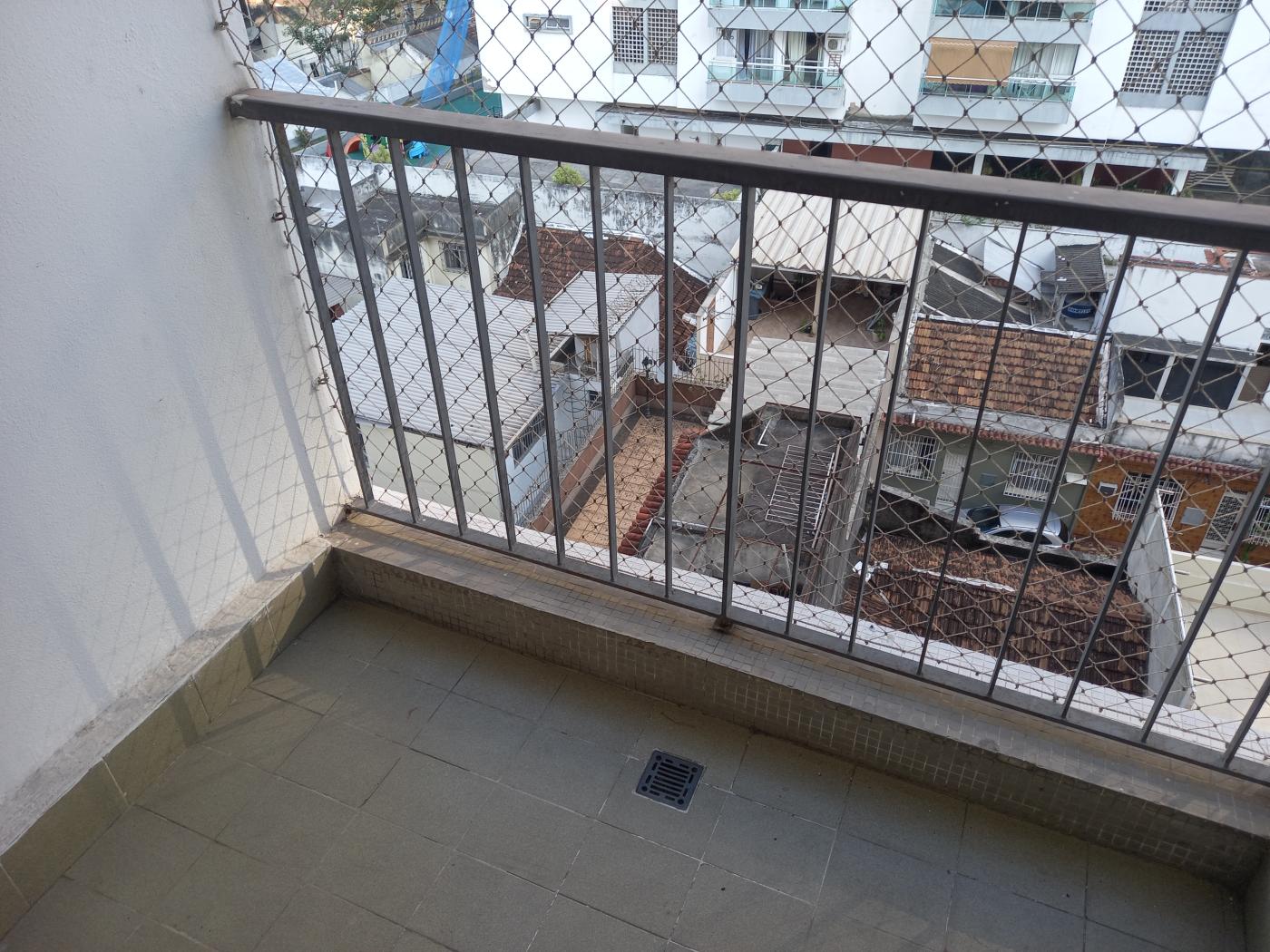 Apartamento à venda com 2 quartos, 68m² - Foto 2