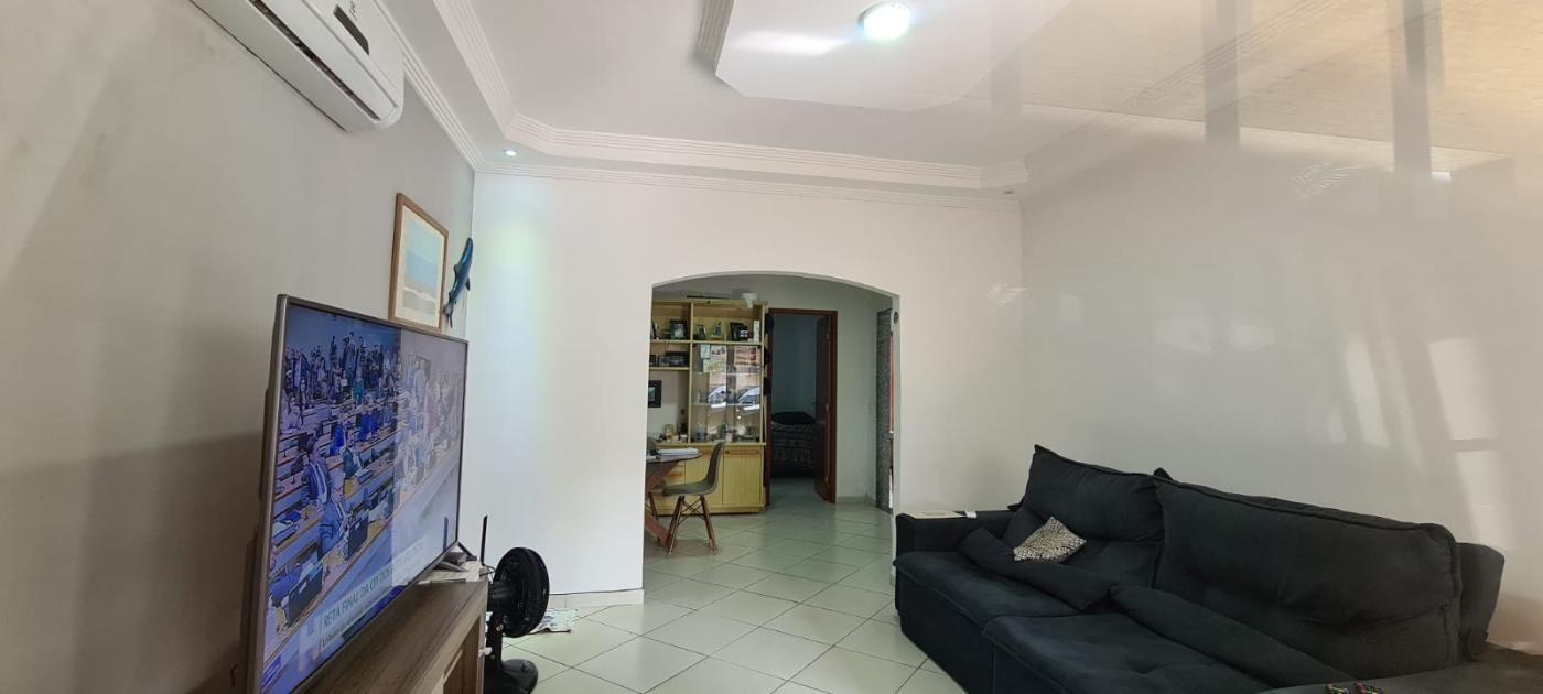 Casa à venda com 4 quartos, 229m² - Foto 1