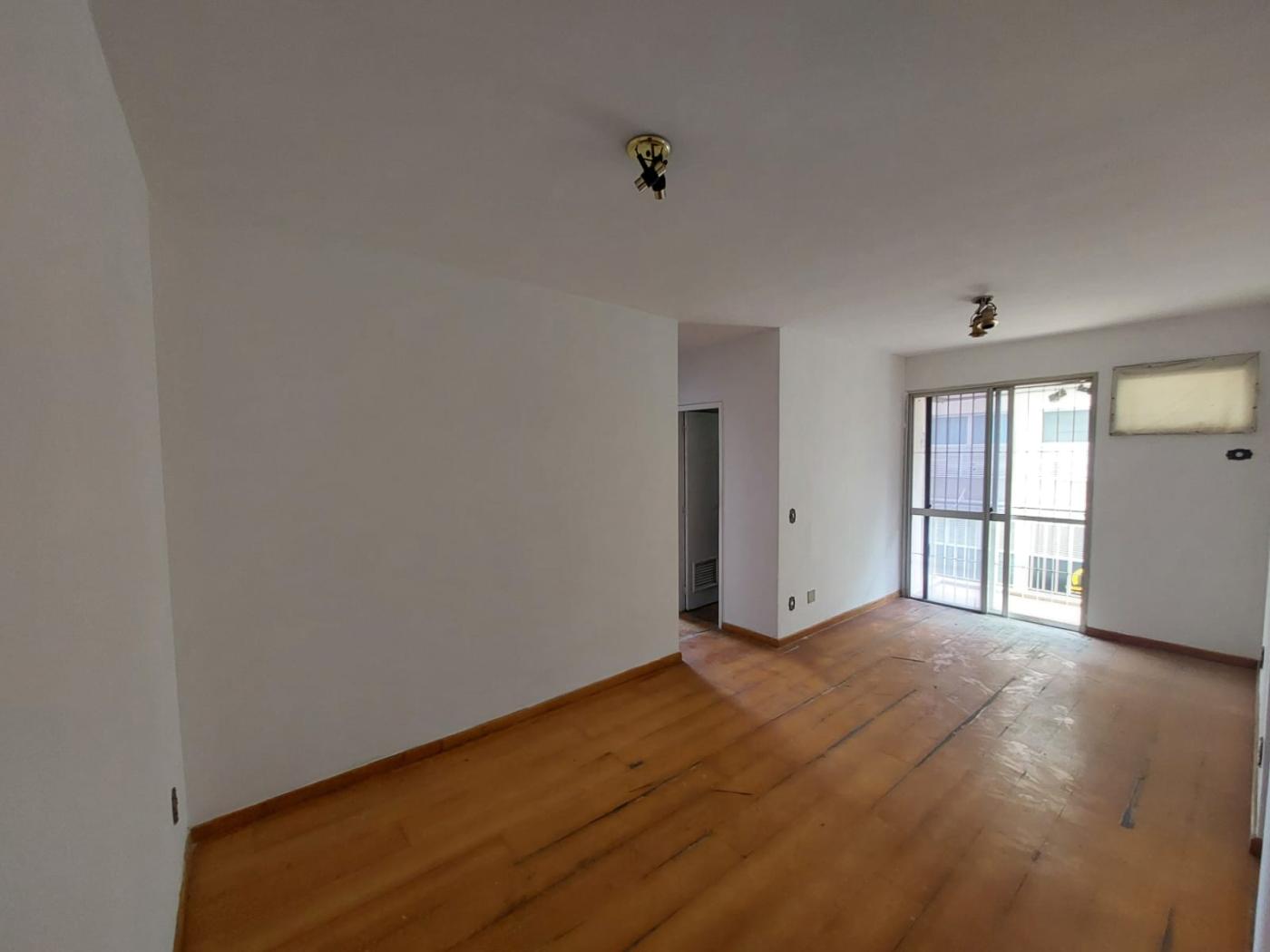 Apartamento à venda com 3 quartos, 73m² - Foto 2