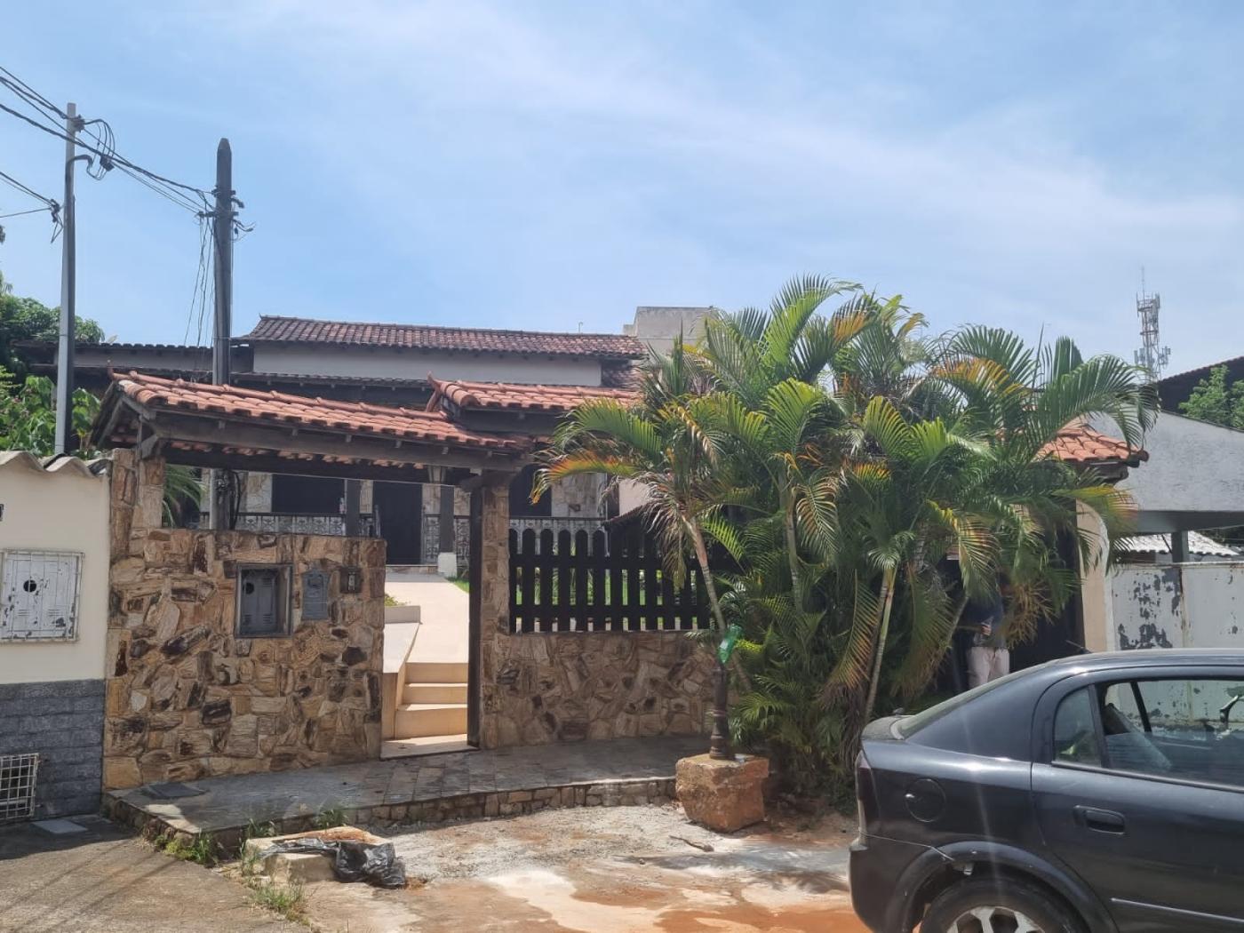 Casa à venda com 4 quartos, 451m² - Foto 1